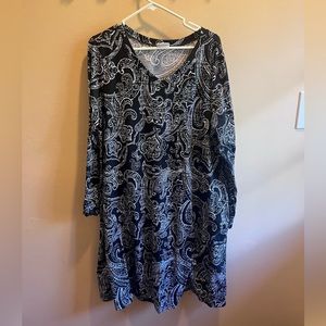 Paisley print black and white LulaRoe dress with pockets!  XL.  Knee length.